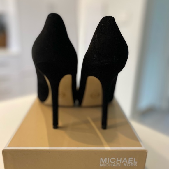 Michael Kors heels size 10 in black suede - Picture 4 of 5